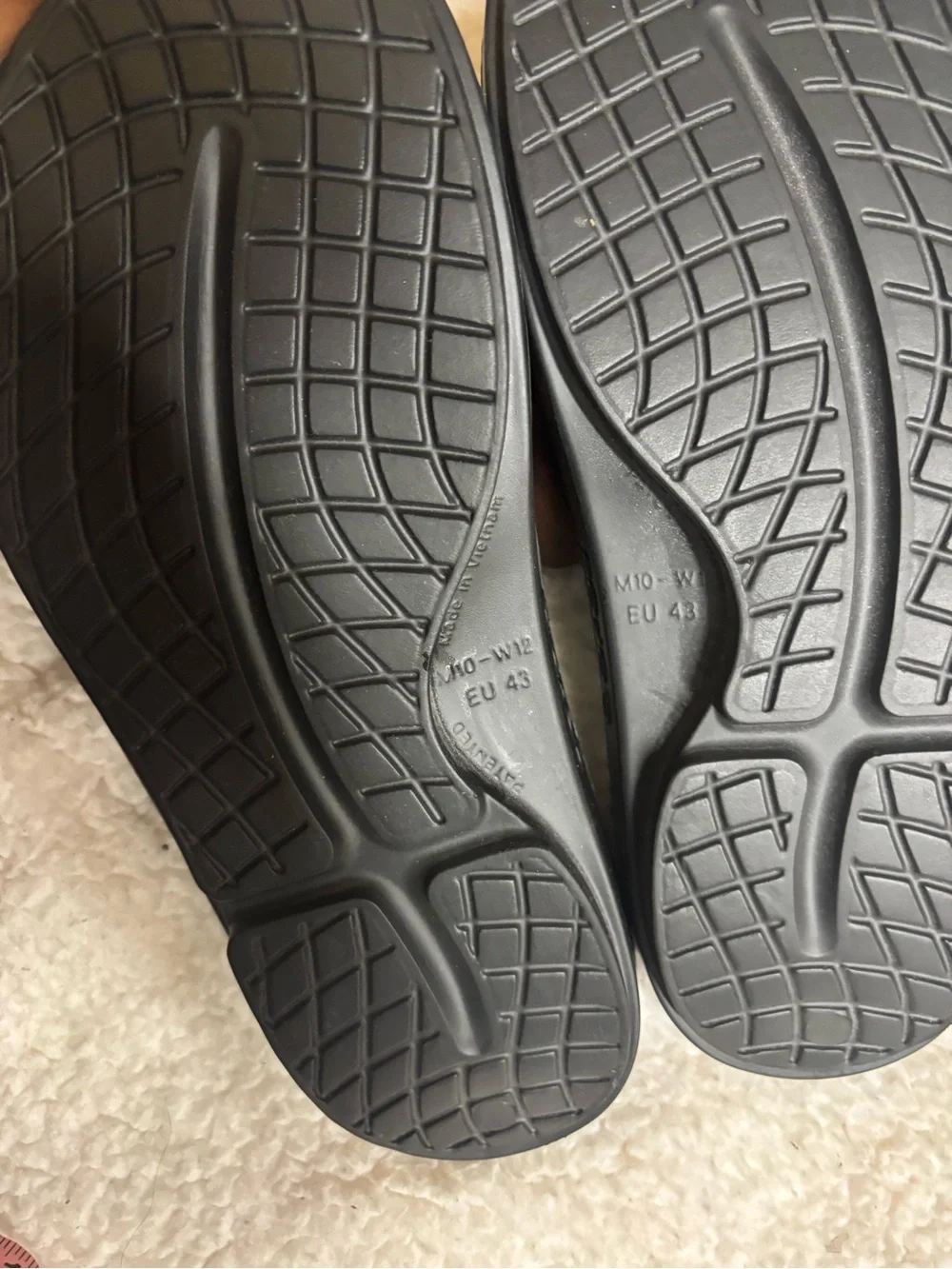 OOFOS Ooahh Slides men's 10 women's size 12 black